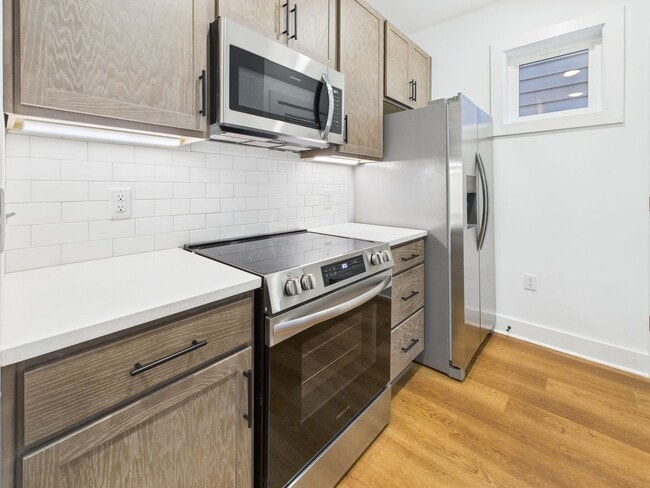 Building Photo - 913 Bainbridge St