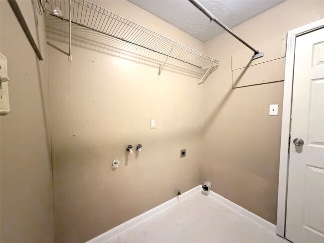 Building Photo - 7303 Shiner Ln