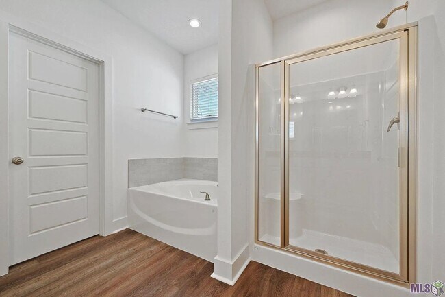 Building Photo - 3 Bedroom Property Near LSU - Great Location