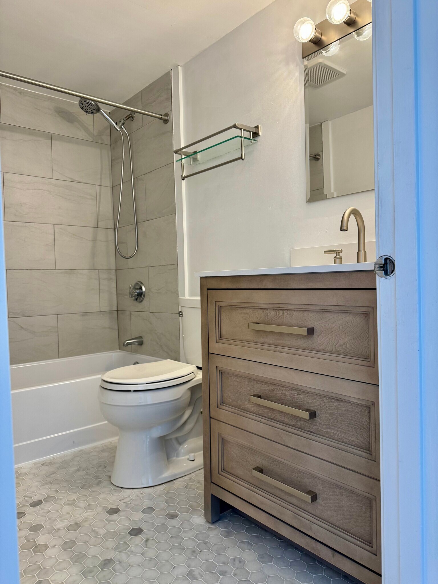 Building Photo - 100 High St