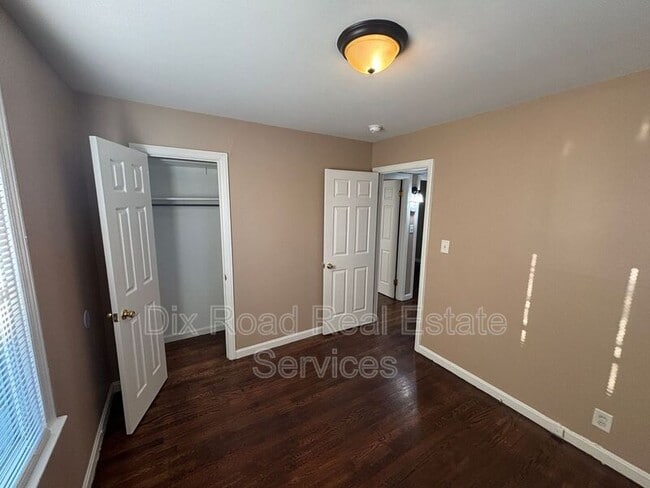 Building Photo - 600 Valleyview Dr