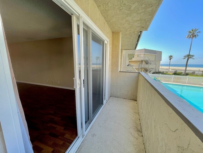 Building Photo - Surfside I | 2 Bedroom + 1.5 Bathroom with...