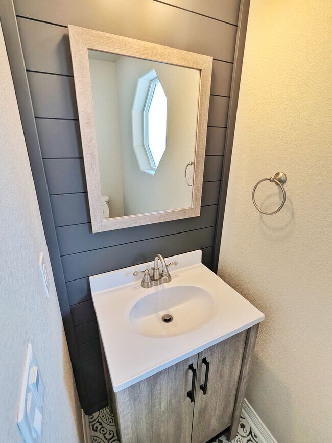 Building Photo - Stunning Modern Home with SHORT TERM LEASE and Breathtaking Mountain Views