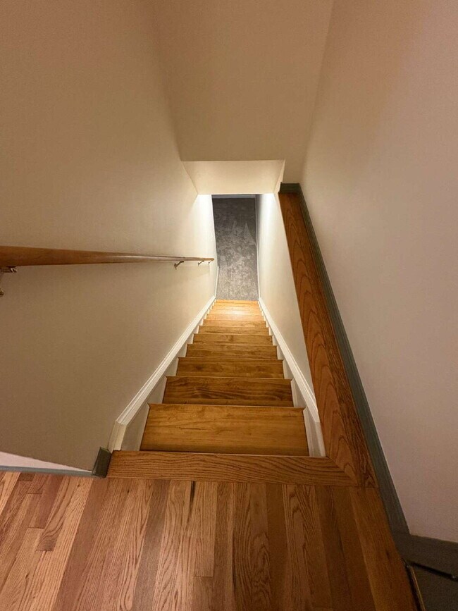 Building Photo - 5 Bedroom - Pulpit Rock