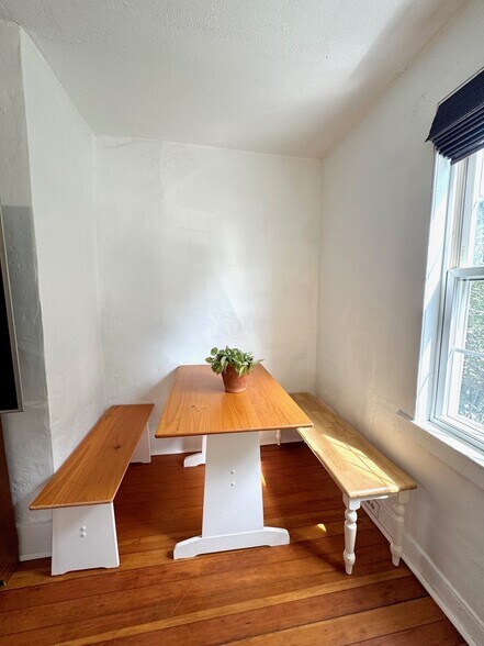 Building Photo - 567 Spring Mills Rd