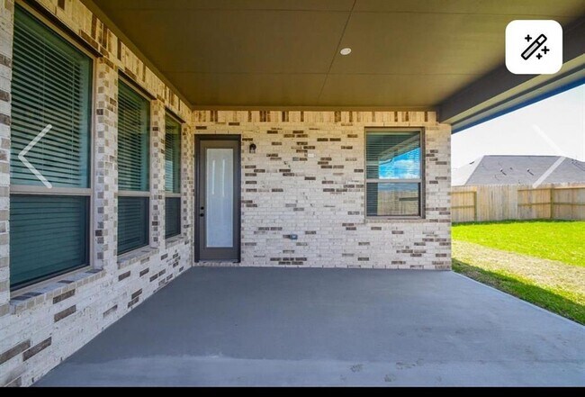 Building Photo - 10727 River Walk Dr