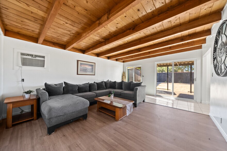 Building Photo - 9254 Fairlawn St