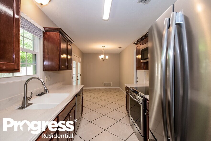 Building Photo - 2383 Dundee Ct E