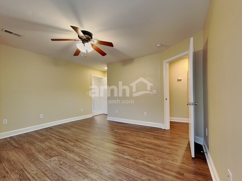 Building Photo - 10916 Parkgate Ln