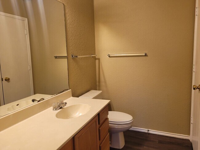 Building Photo - 3 BD 2BA Home