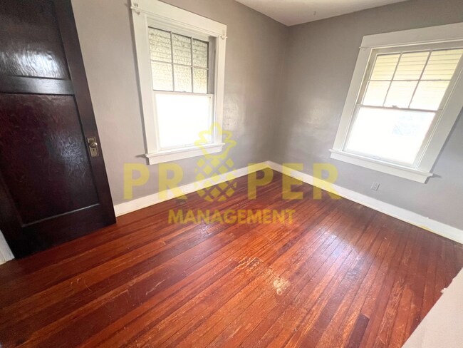 Building Photo - Amazing 3 bedroom / 1 bath house