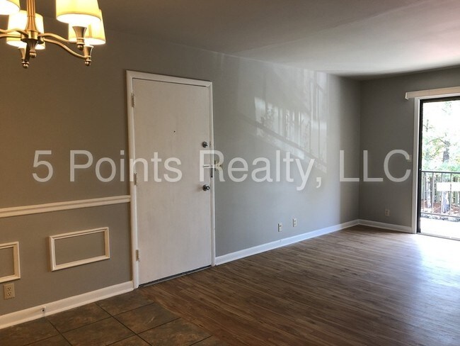 Building Photo - 420 Walton Ln