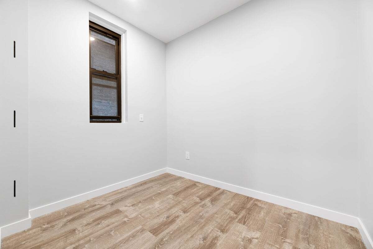 Building Photo - 437 W 46th St