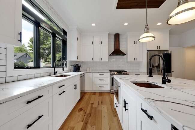 Building Photo - 528 Sagamore Ave