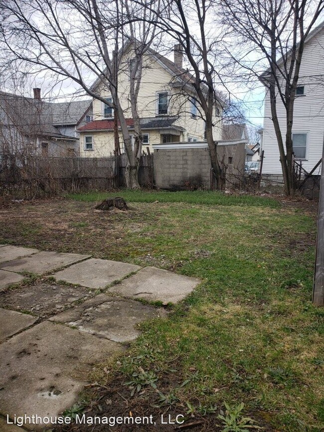 Building Photo - 3 br, 1 bath House - 16 La Force St.