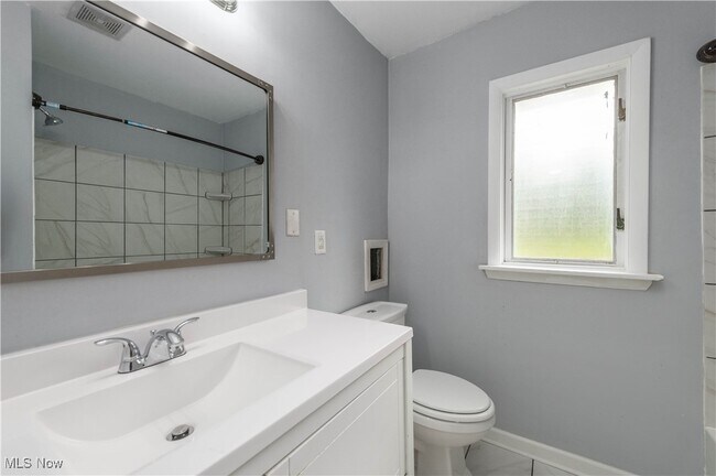 Building Photo - 23728 Glenhill Dr