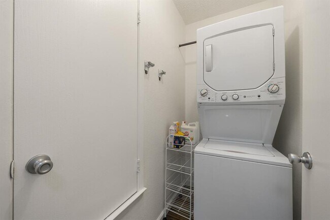 Building Photo - 9618 Sugar Hill Dr