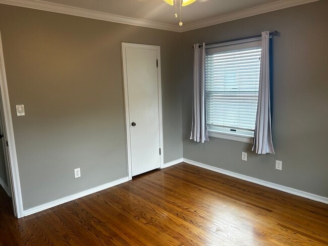 Building Photo - 2421 Clarendon Ave