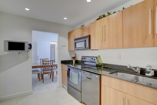 Building Photo - 3000 S Ocean Dr