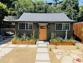 Building Photo - 3815 Fernwood Ave