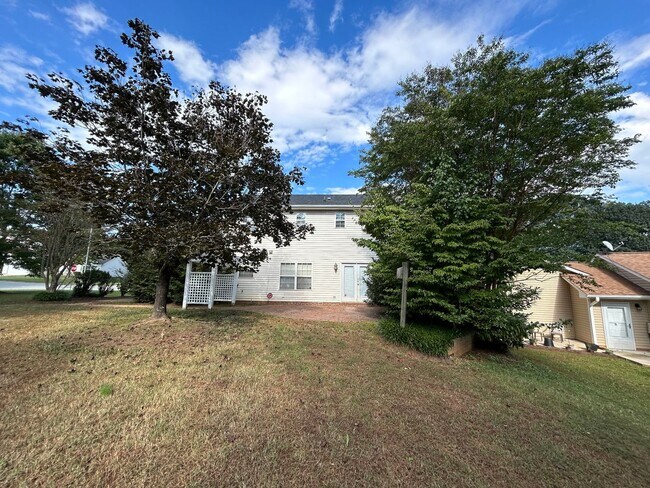 Building Photo - COMING SOON! N Greensboro, 4/2.5 home off of N Church St near Lake Jeanette & I-840