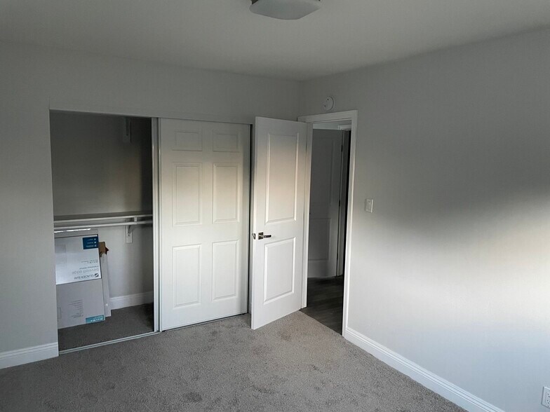 Building Photo - 1222 Willowside Ter
