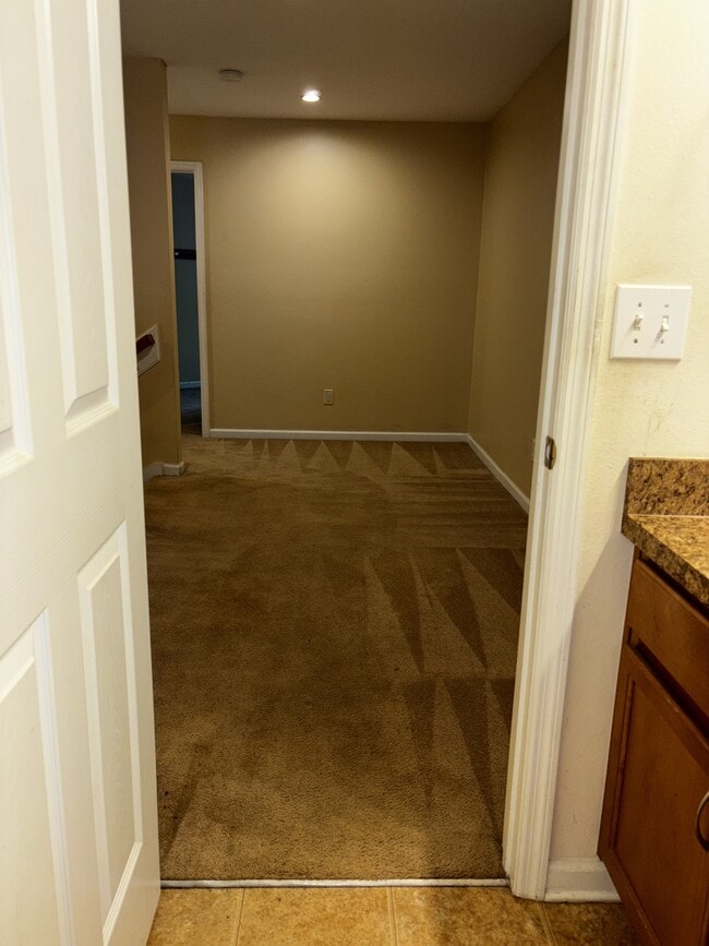 Building Photo - 6844 Misty View Dr