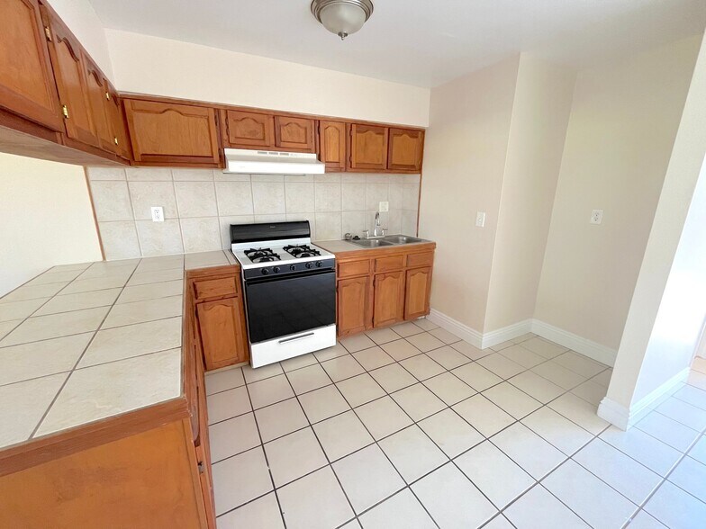 Building Photo - 1324 W Winn Dr