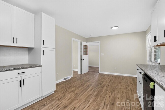 Building Photo - 6901 Ridge Ln Rd