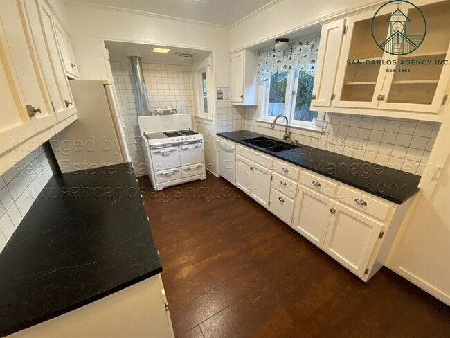 Building Photo - Craftsman-Style Downtown Pacific Grove Home