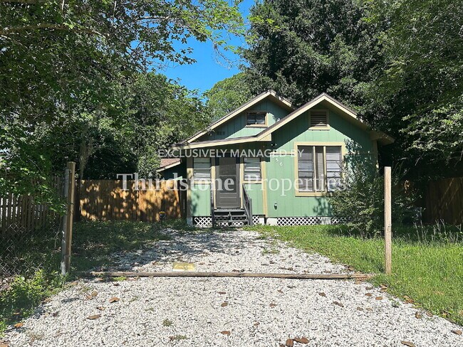 Building Photo - 856 W Palm Ave