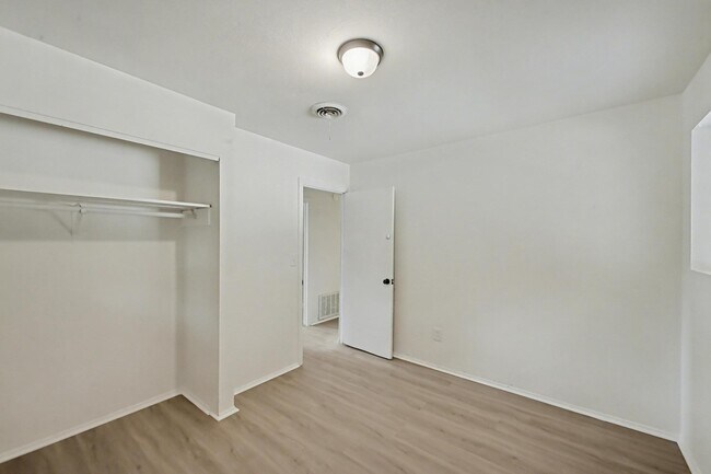 Building Photo - 2709 Lumpkin Rd