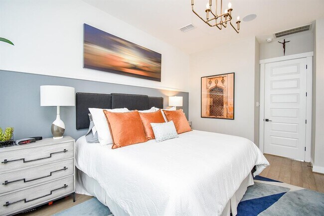 Building Photo - 10914 Brambling Wood Dr