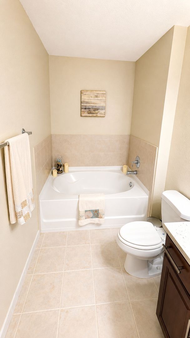 Building Photo - 1064 N Tamiami Trl