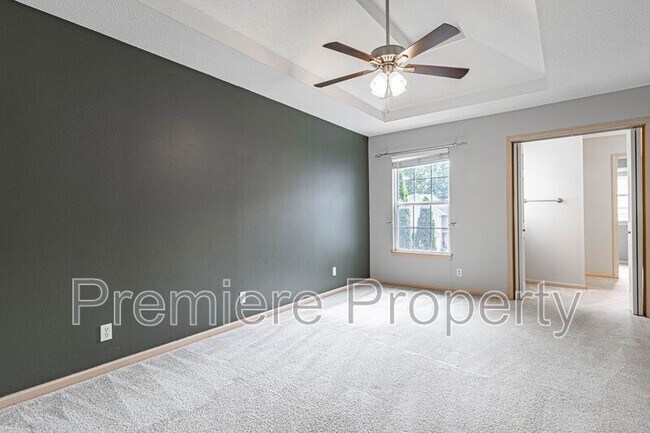Building Photo - 8119 N Elmwood Ave