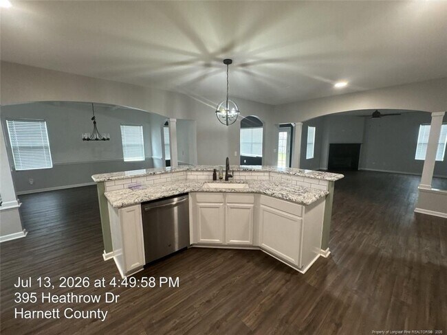 Building Photo - 395 Heathrow Dr