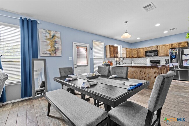 Building Photo - 202 W Gemini Ln