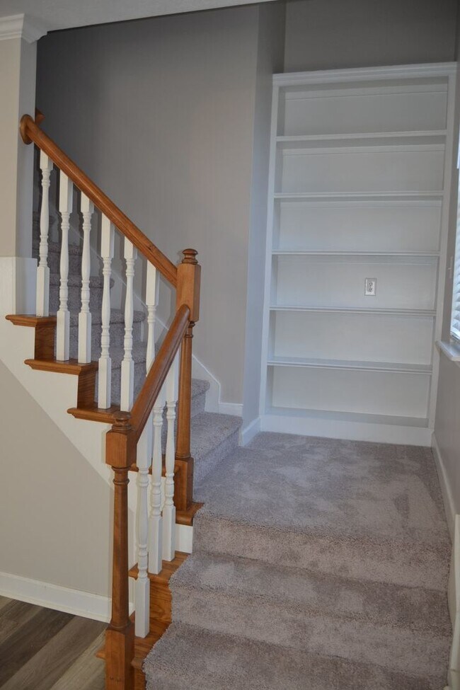 Building Photo - 351 Barnsley Dr