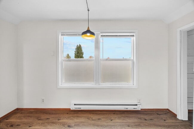 Building Photo - **WE ALREADY HAVE AN APPLICATION. NO SHOWI...