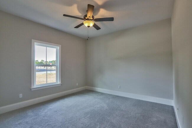 Building Photo - 43 Sarlan Garden Dr