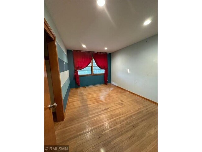 Building Photo - 1952 Oak Knoll Dr