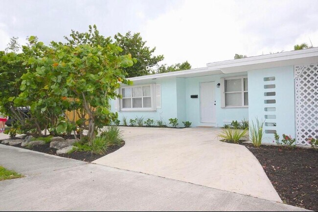Primary Photo - 5501 Spruce Ave
