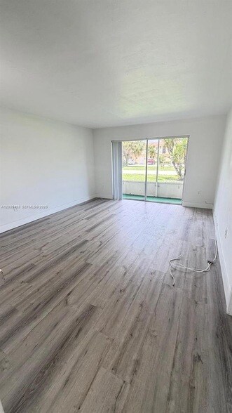 Building Photo - 20200 NE 27th Ct