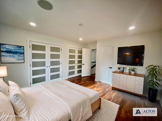 Building Photo - Beautifully Renovated 4-Bedroom Home in Canterberry Crossing