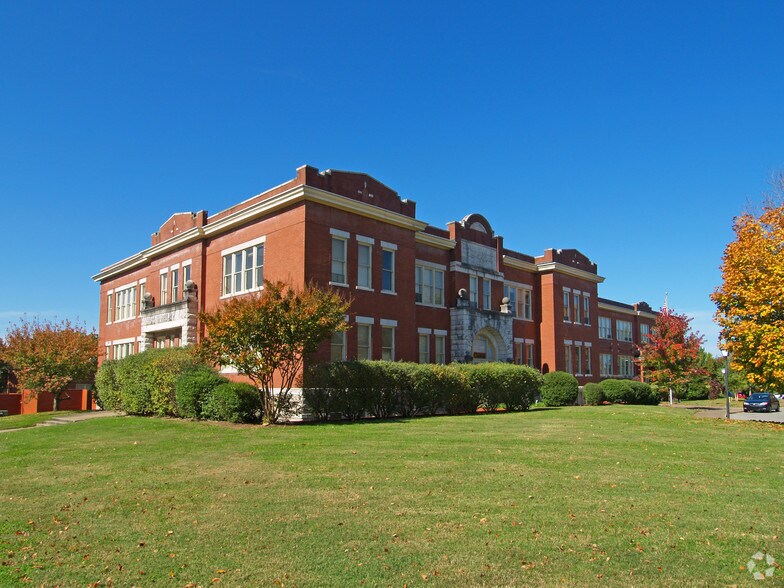 Primary Photo - Penn Warren