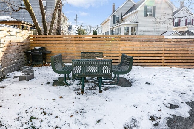 Building Photo - 339 Lincoln St