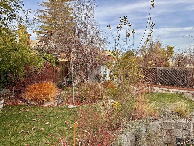 Building Photo - 148 Castlemont Dr