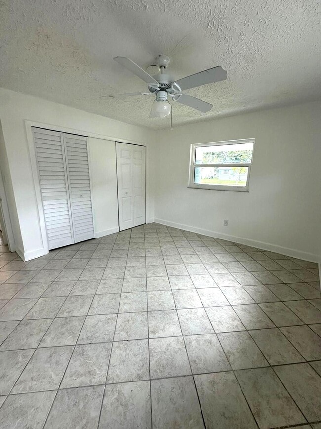 Building Photo - 1032 Martinique Ave