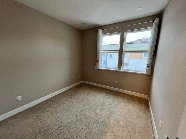 Building Photo - 121 Stevenson Blvd