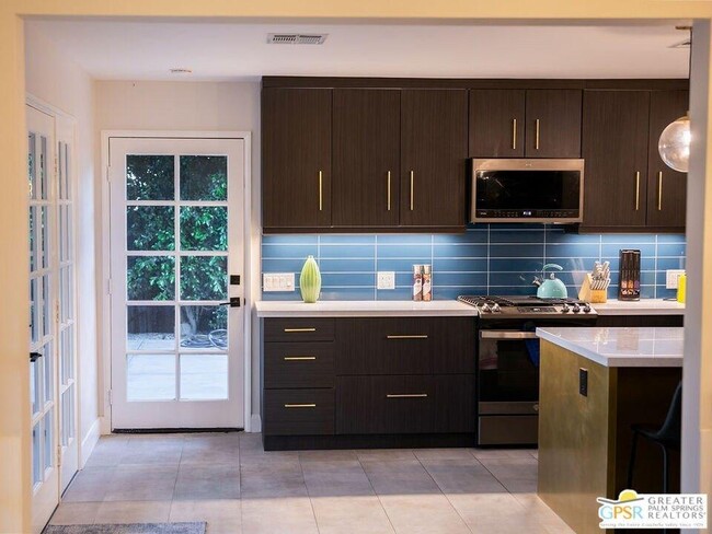 Building Photo - 38820 Bel Air Dr